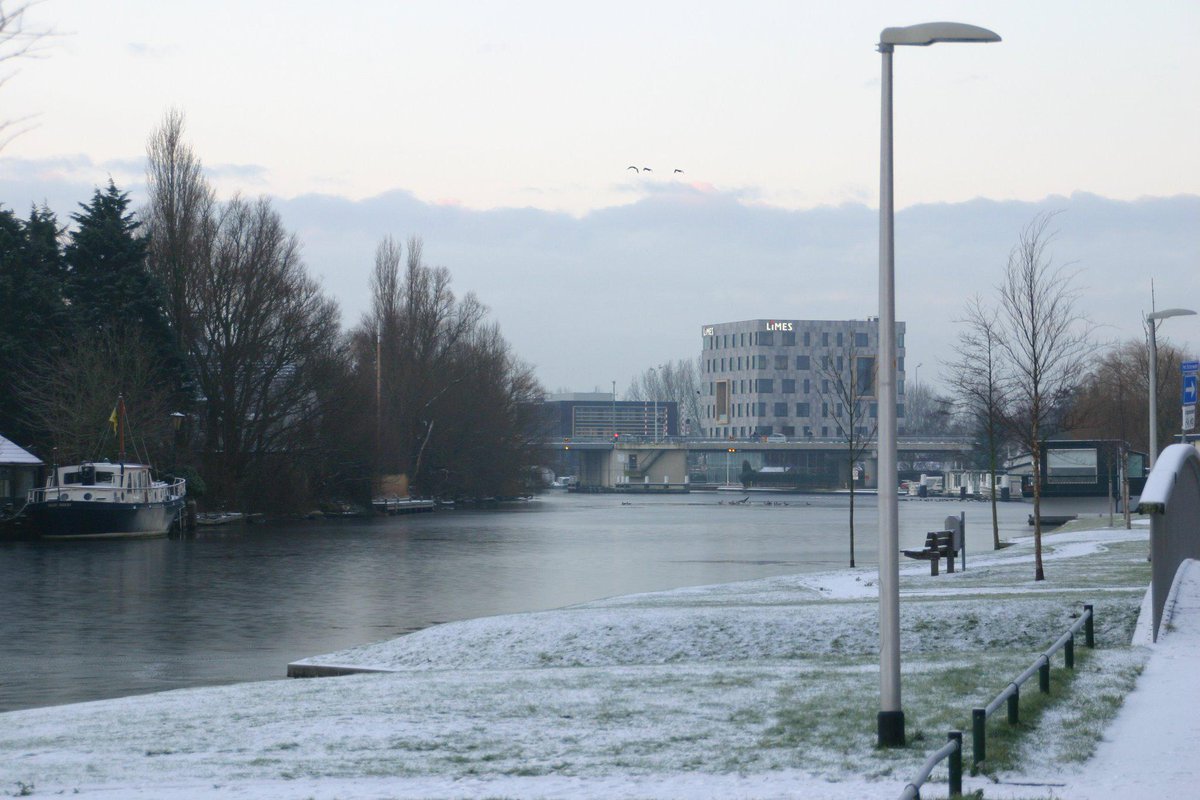 <a href="/BouwKlik/">Bouw-Klik</a> l Bouwpartner @Niersman bouwt door in waterrijke <a href="/Duyfrak/">'t Duyfrak</a> in winters landschap. Wie wil hier niet wonen?