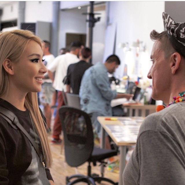 2NE1SG's tweet photo. [IG] “@ITSJEREMYSCOTT: BEHIND THE SCENES SHOT FROM MY DOCUMENTARY WITH @chaelincl http://t.co/591pEN6d2v” http://t.co/TJFzmkzNrV