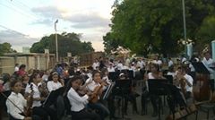 CastroYuss's tweet photo. En las calles d Tinaquillo,stan los niños d la @orqtinaquillo celebrando con el arte d la musica q #ElSistemaCumple40 http://t.co/xBb5EZJv9p