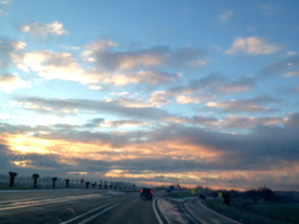 _LiekeScheepers's tweet photo. Hit the road! Let's go @ArjanvanSchaik &amp; @AnneQuaars #MIE15 http://t.co/MLcFL9j6di