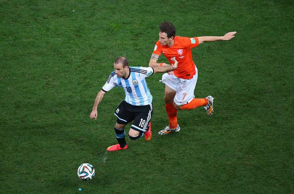 Happy birthday to Rodrigo Palacio. He turns 33 today... 