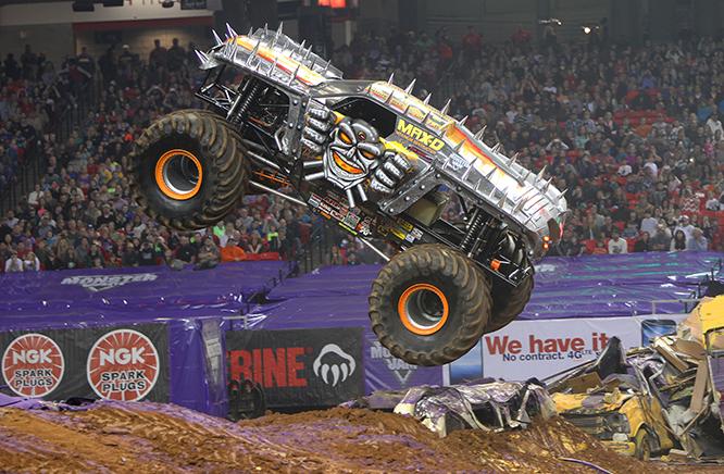 Включи музыку монстр трак. Шарики монстр трак. Монстер трак шоу. Машина мутант. Монстр трак веном.