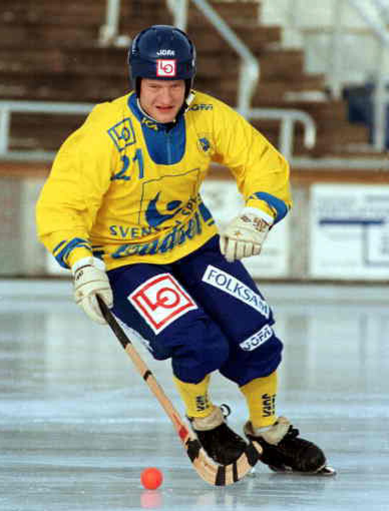 I dag säger vi grattis till en av svensk bandys största artister, som fyller 47 år.