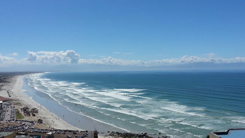 On way back from getting #elixirskincare products. Had to stop, take in..admire this gorgeous day! <a href="/Muizenberg/">#MuizenbergImprovementDistrict</a>