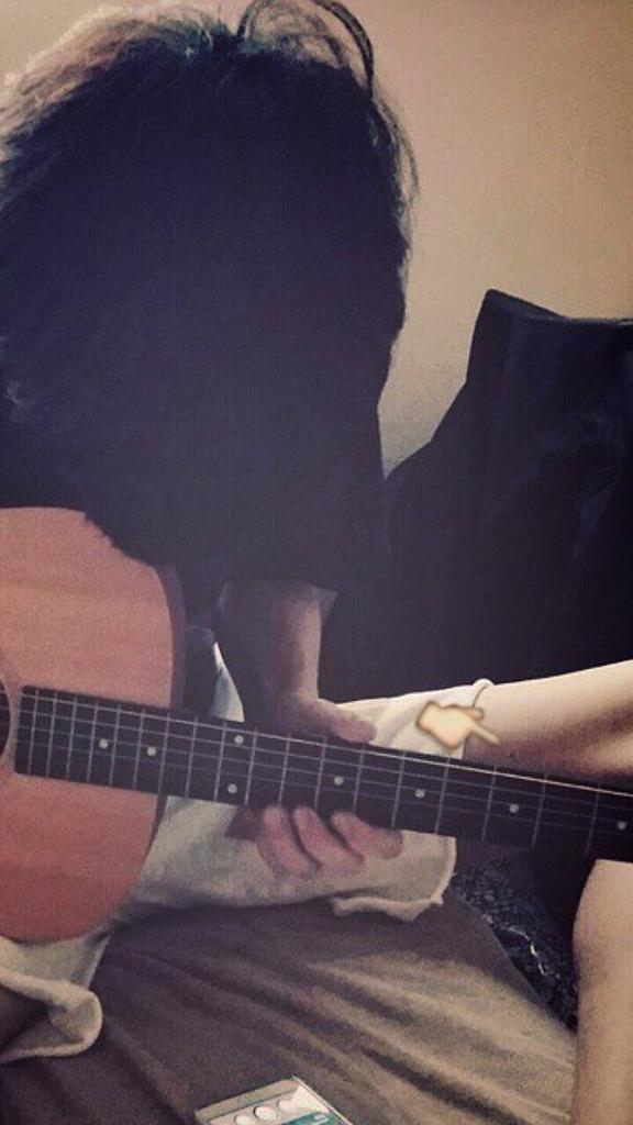 Baekyeoliee's tweet photo. Chanyeol's thigh when he's still a baby and now 😂😂 http://t.co/CE7YcnaB1r