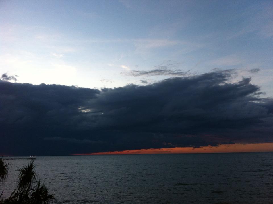 LubisYandra's tweet photo. Suasana sore pantai nightcliff http://t.co/NNiNu0va4M