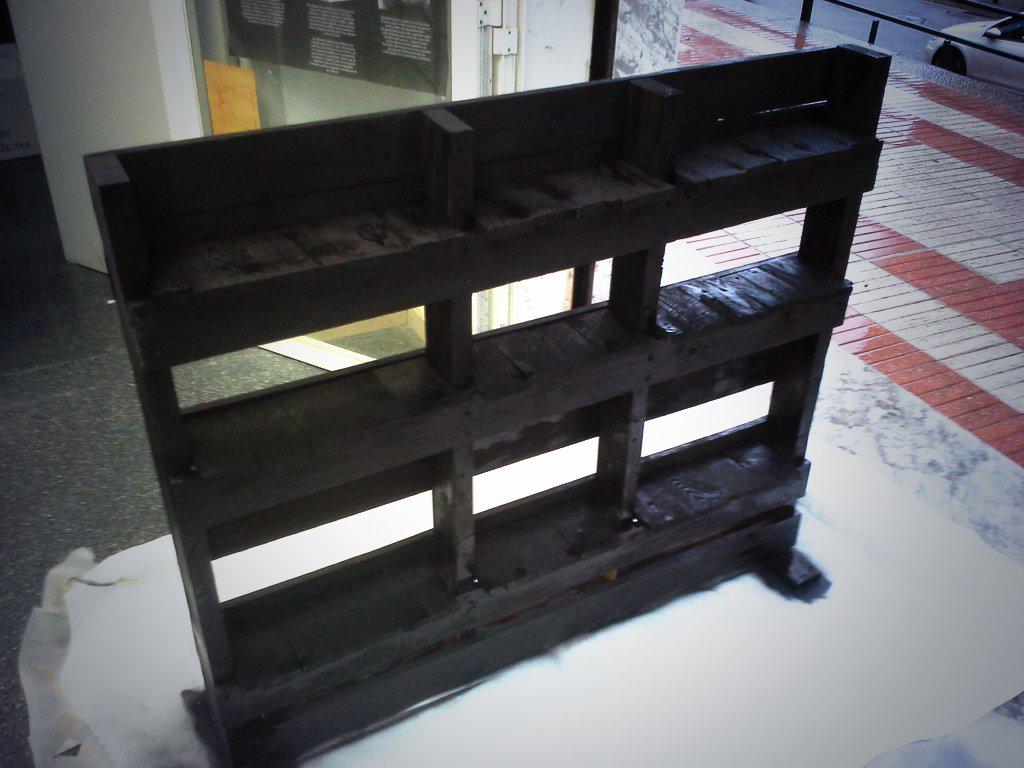 Les estanteries stan en procés!Aquest dissabte a la presentació les podreu veure!Seguim! #Autogestio #Badalona