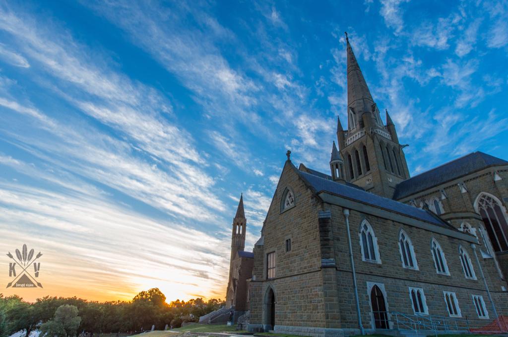 koruptvision's tweet photo. #Sunset #SacredHeart #Cathedral #Bendigo. @HeraldSunTour @BudgetForklifts #koruptvision http://t.co/UDBQSsyJbP