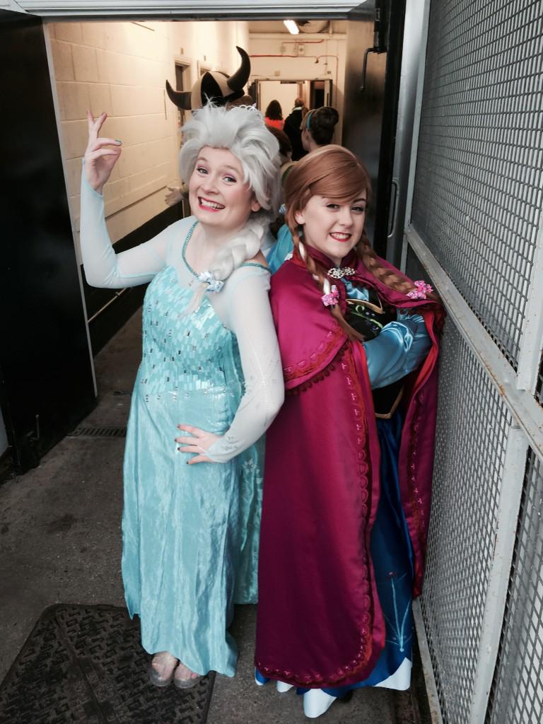 martynbate's tweet photo. “@WidnesRL: #Frozencharacters @SelectStadium for our #WorldRecordAttempt #WakeUpShakeUp http://t.co/kOFYKWrZtW”@Vickibate