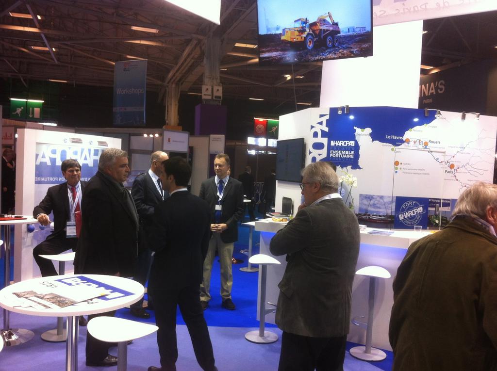 Lebefaude's tweet photo. @fcuvillier est actuellement @euromar_2015 et de passage au stand @Haropaports #Euromaritime2015 http://t.co/ataSLv4pxD