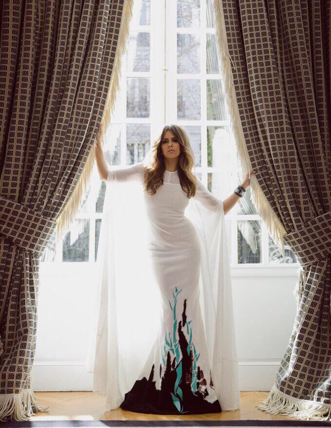 CristiPedroche's tweet photo. Habéis visto la sesión de @hola ??😁😁 os gustan las fotos y la entrevista???😊 
Os deseo un día maravilloso, bonitos💃 http://t.co/74qQVVqgHt