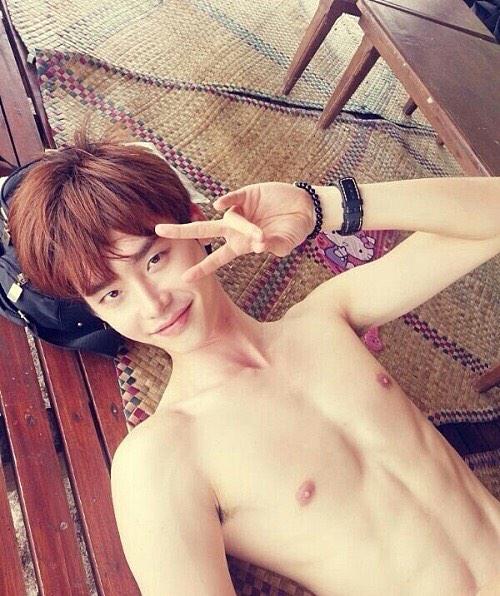 Korseries's tweet photo. จะกลับแล้วอัพอีกสักรูปได้มั้ยซอก ดูรูปเก่าเบื่อแล้ว อยากได้รูปใหม่555555 #LeeJongSukinThailand http://t.co/fMV1n062Po