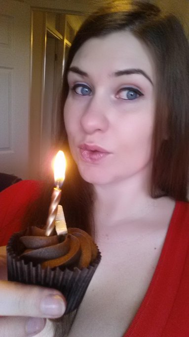 Happy Birthday Me!!! Thanks everyone for the wishes #birthday #candle #Cupcake http://t.co/fppzk3lGl<a href="/tag/birthday"class="tags"><span>#birthday</span></a><a href="/tag/cupcake"class="tags"><span>#cupcake</span></a><a href="/tag/candle"class="tags"><span>#candle</span></a>