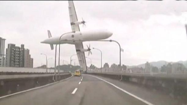 FoxNews's tweet photo. Pilot's mayday call cited 'engine flameout' in deadly #TransAsia plane crash. http://t.co/G444OXv1Jm http://t.co/x9uA19NMbW