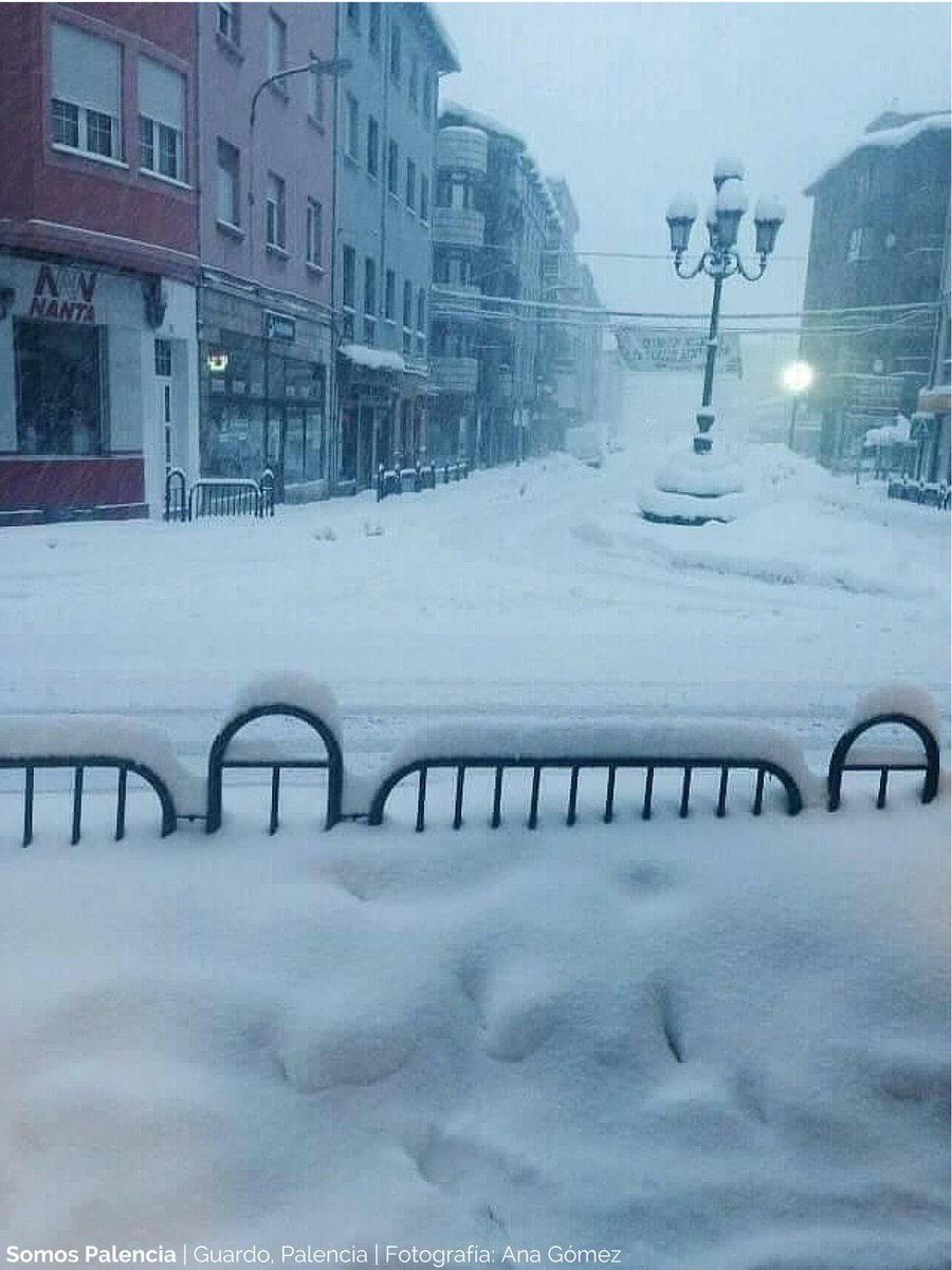 SomosPalencia's tweet photo. Impresionante la nevada que ha caído en Guardo, Palencia #nevada4F 
Fotografías: Ana Gómez http://t.co/SPIV3mrK23