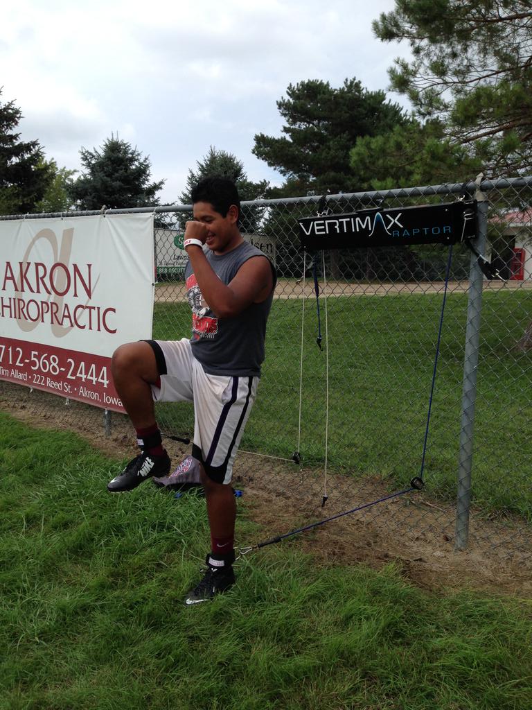 jamiemoorenova's tweet image. Get your training edge with @VertiMax . Show your #rivals what #firststepquickness and 4-7" vertical gains look like.