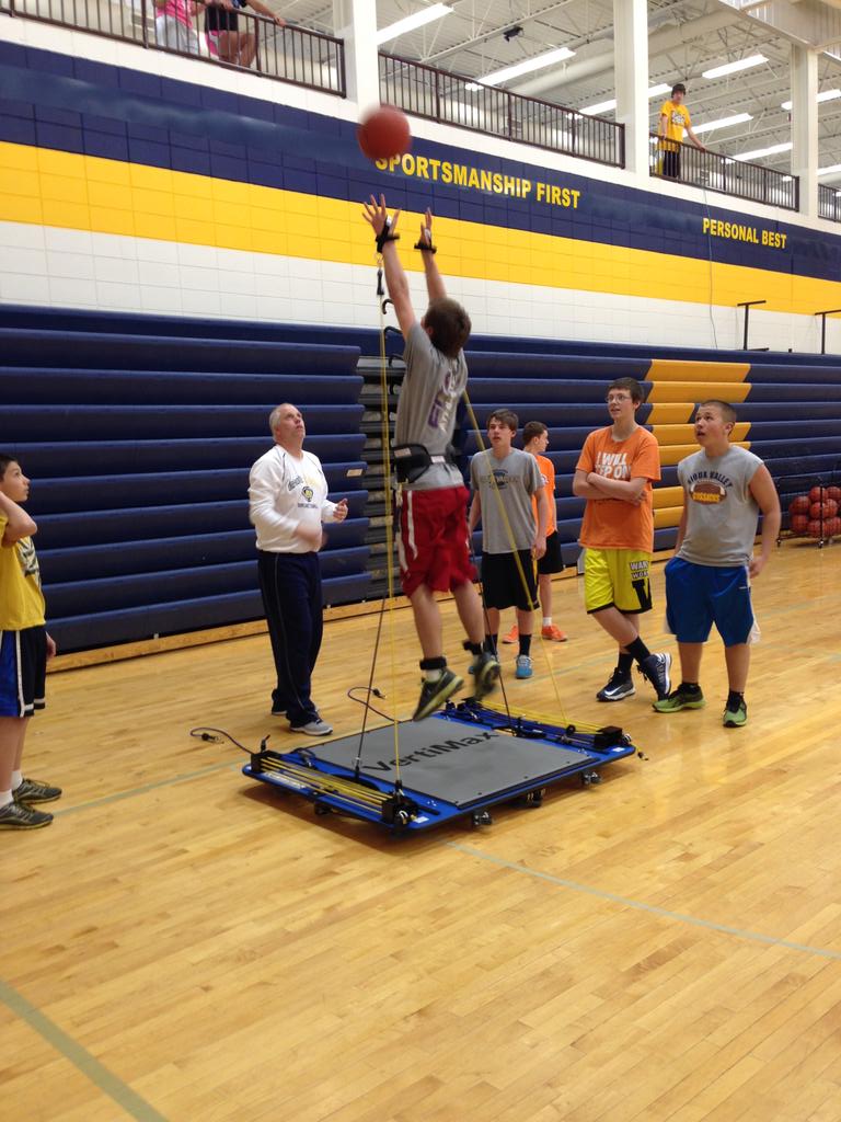 jamiemoorenova's tweet image. Get your training edge with @VertiMax . Show your #rivals what #firststepquickness and 4-7" vertical gains look like.