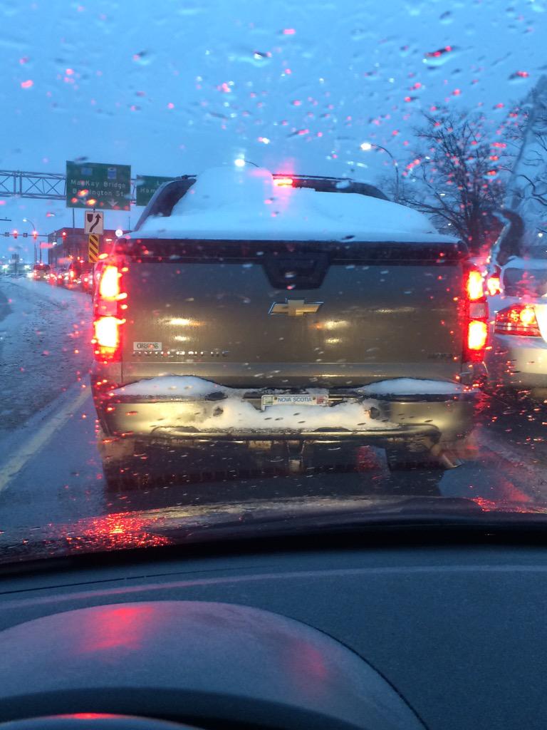 NickM_6's tweet photo. @hfxtraffic clean off your vehicles. Saw to many people like this this morning http://t.co/1Hkphj8fn9