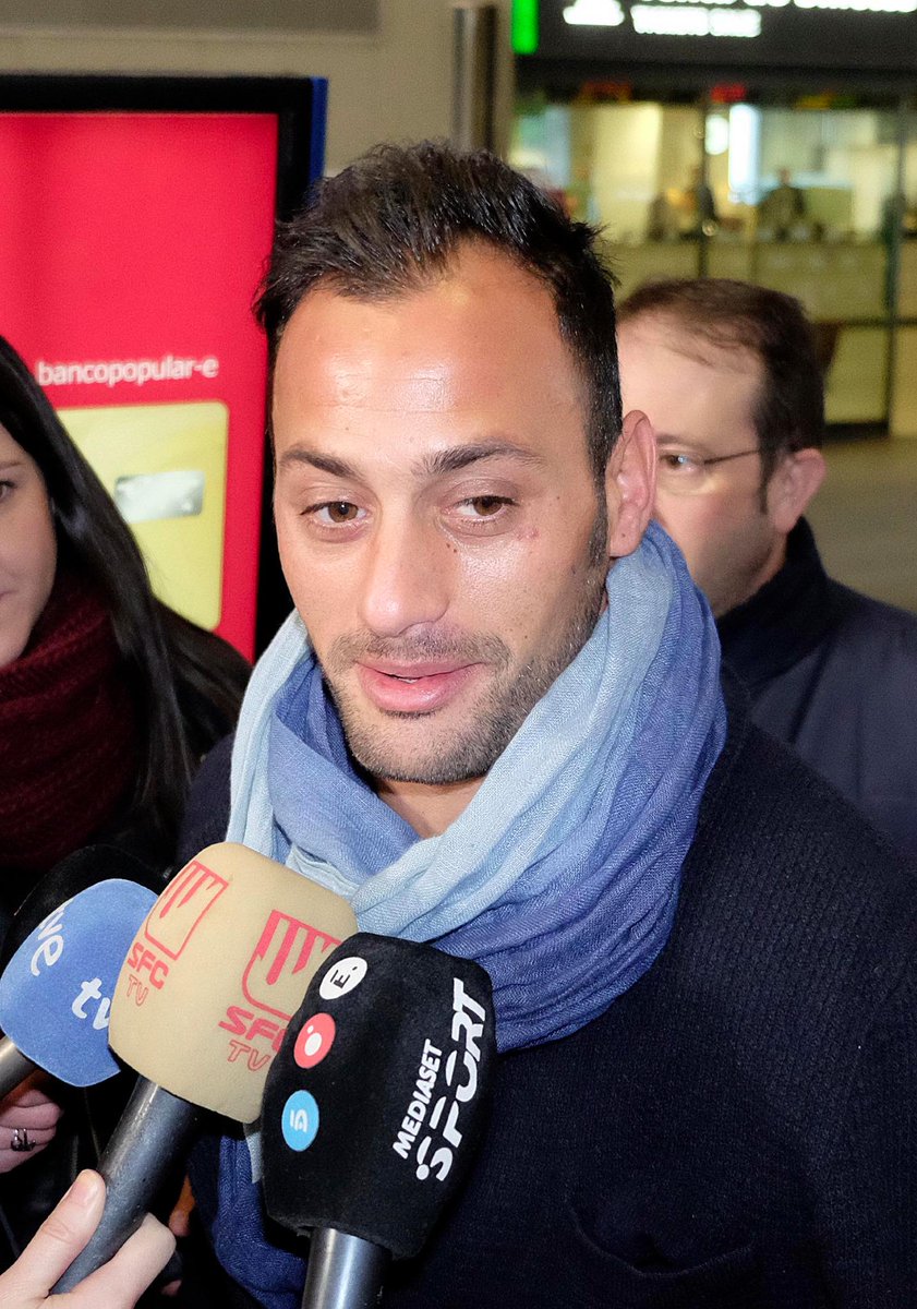 SevillaFC's tweet photo. Beto recibe el alta y regresa a Sevilla http://t.co/r4Sqq2XB7Q #SevillaFC http://t.co/PpbE1dIobw
