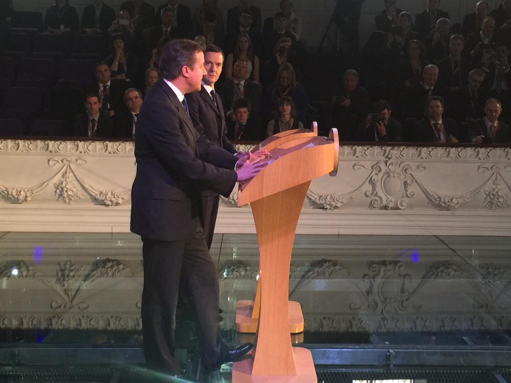 ixleeds's tweet photo. The Prime Minister &amp; Chancellor above @ixleeds pointing out the North's cities are more powerful when well connected http://t.co/PJKYZhgRQW