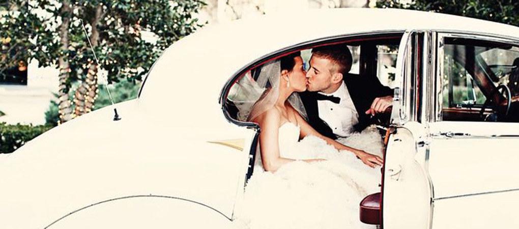 ClasicosNavarro's tweet photo. Prepara tu boda: el coche de los novios. Mira como podría ser el tuyo. @enfemenino http://t.co/xrVeZWcNNy http://t.co/UJIFmE7lSM