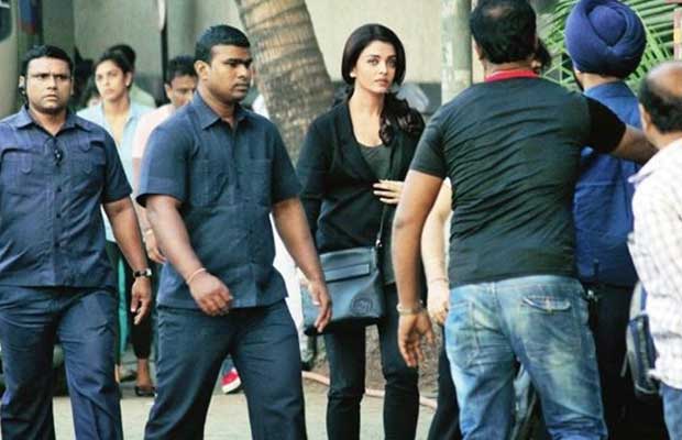 ZoomTV's tweet photo. Spotted!

Aishwarya Rai Bachchan on the sets of #Jazbaa http://t.co/HLNEZZfXcy