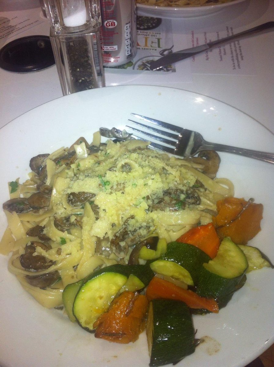 EburyPublishing's tweet photo. There's been a TAKEOVER in our offices! Delicious, healthy food EVERYWHERE! Thank you @dethample #FiveChallenge http://t.co/Rw0PEpKSaq