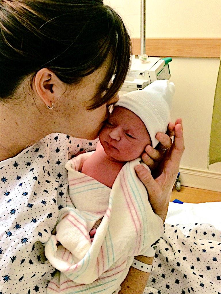 harperestelle's tweet photo. You guys see I have a sister? Not sure who she is yet -- meeting her today. This is Quinn Lily w m'mama. http://t.co/WIekbCATwt