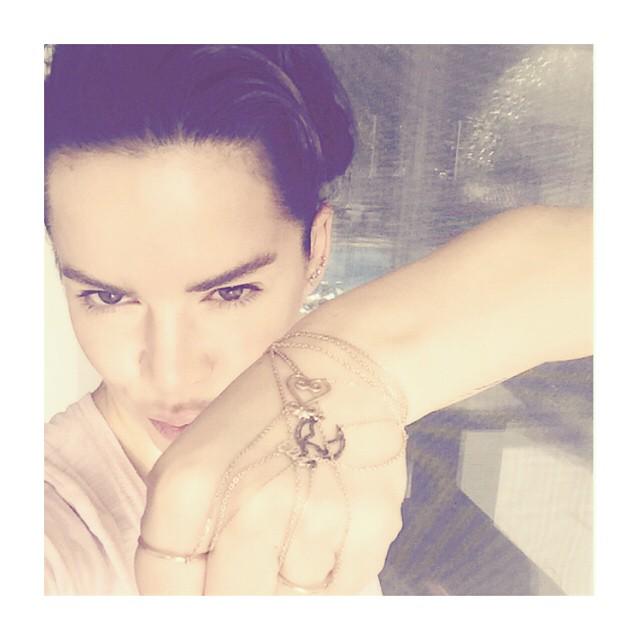 esakucoglu_fan's tweet image. "@ElizSakucoglu : Şahmaran power 3'ü 1 arada 👊👊👊 #youdesign #beegoddess @youdesign4you @lidyanacom "