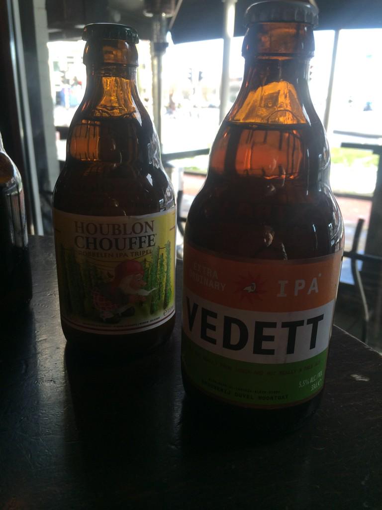Cafederus's tweet photo. En we hebben weer twee heerlijke biertjes erbij in ons assortiment! Twee lekkere IPA's http://t.co/ijM5E34woo