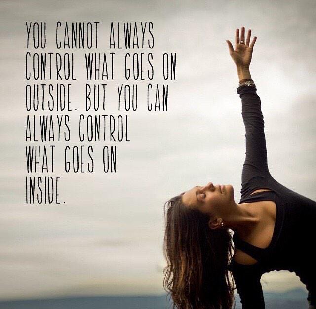 ErinPizzimenti's tweet photo. ❄️ #letitsnow ⛄️ #getmeonmymatSTAT 🙏 #snowydayyoga with @YogaJake #lifeistooshorttobeanythingbuthappy 💕 http://t.co/vYP6Q4J33z