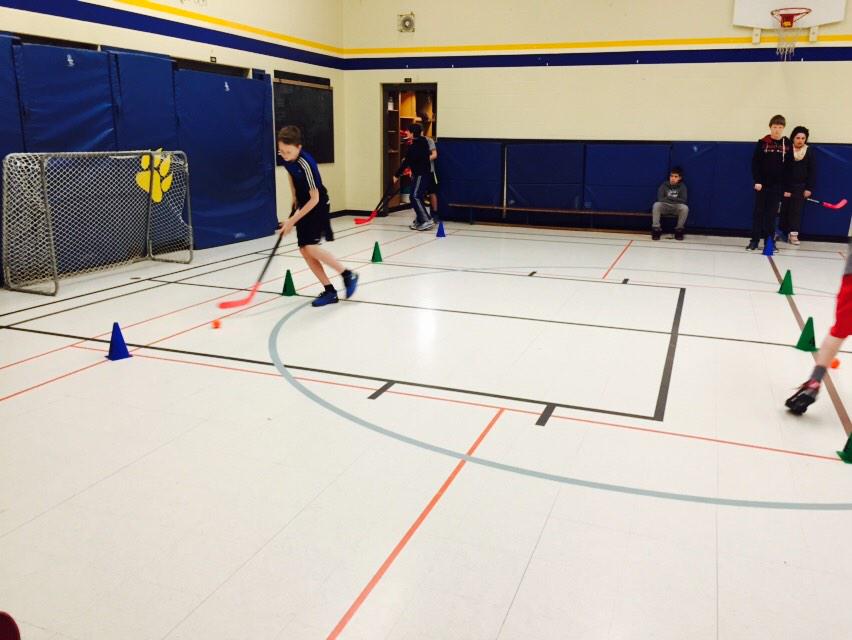 orchardpark7's tweet photo. Learning passing, stick handling and shooting with @OBHLOrillia today! http://t.co/7U9dfZlpXD