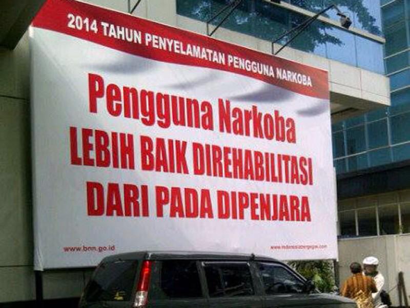 LGN_ID's tweet photo. Ade Syarif Didenda 1M / Menjalani Hukuman Penjara 4 Bulan Gara-gara 1 Linting Ganja. http://t.co/pxLlgbjr6s @detikcom http://t.co/Z5f8g9wTKy