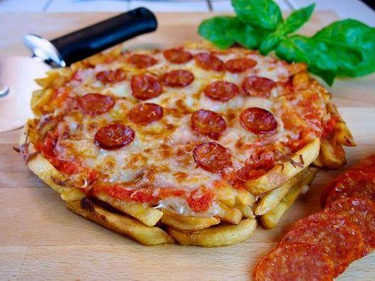 TheFoodsWorld's tweet photo. Pizza Fries. http://t.co/qYV4h3Cnmv