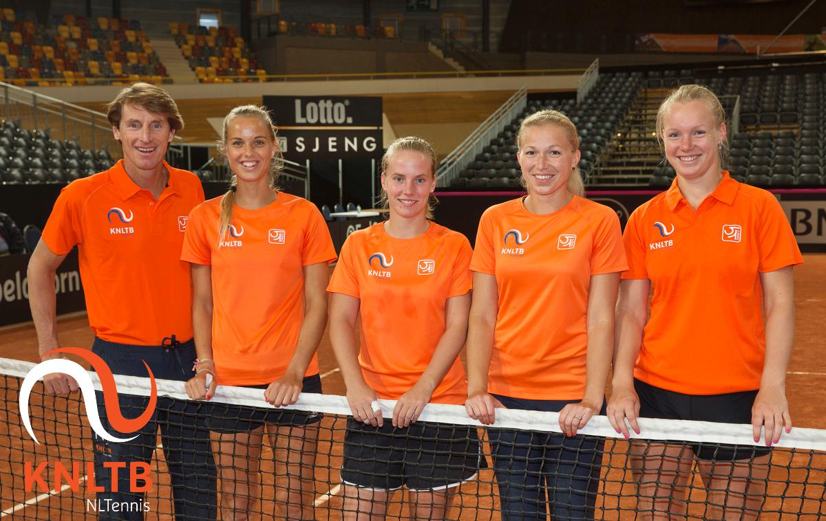 Het #nedfcteam speelt deze week voor het eerst in kleding met het nieuwe KNLTB logo, verzorgd door <a href="/SjengSports/">SjengSports</a>.