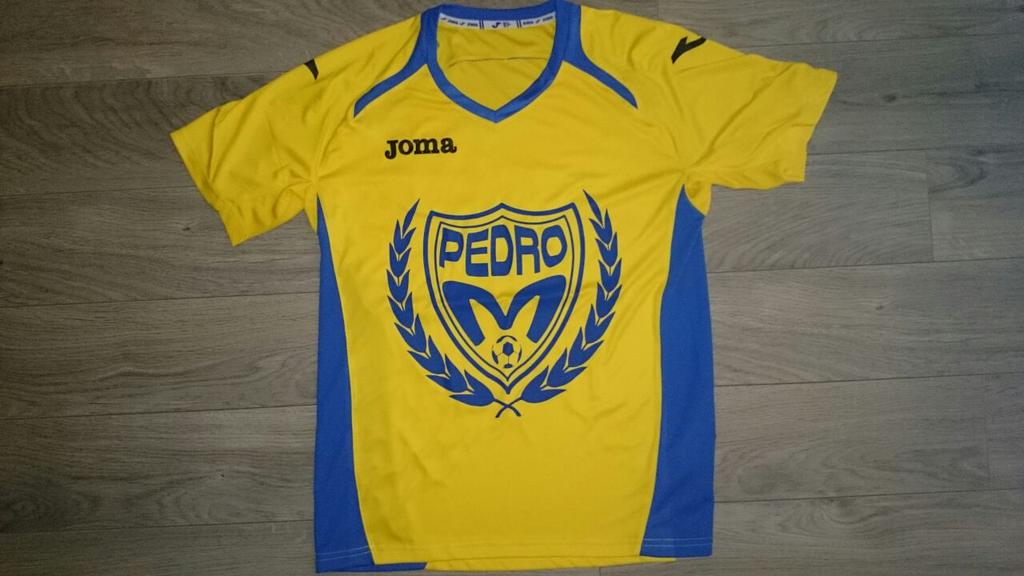 Otrebladesign's tweet photo. Tu camiseta de futbol personalizada? A que esperas ponte en contacto con nosotros y te informaremos!! #Otrebladesign http://t.co/hH4380C9Yt