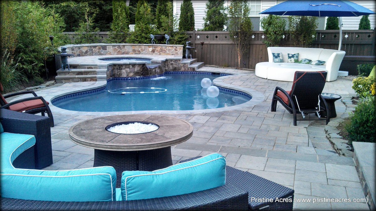 Here is a great #houzz article with examples of great #smallpool designs! houzz.com/ideabooks/2754…