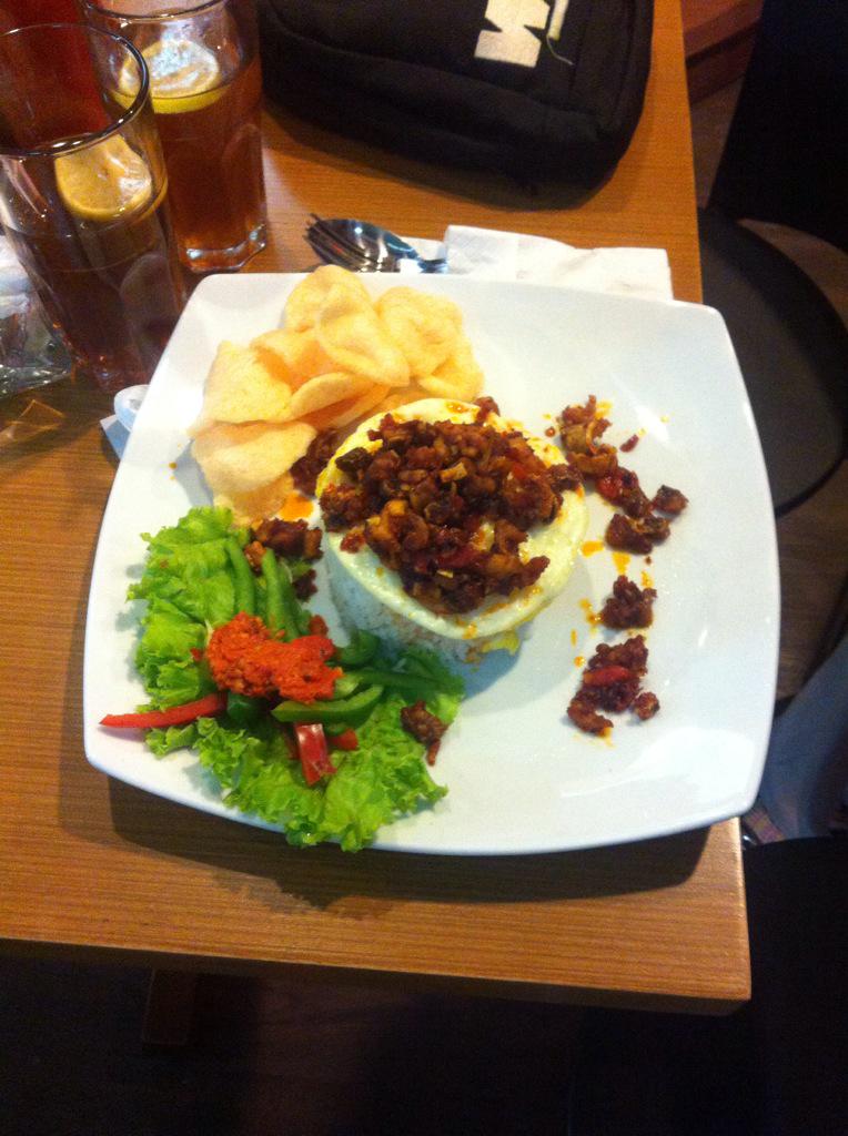 Yukietendo's tweet photo. nasi balado kulit jambal. di speed point milalauda racing kawasan trans studio mall bandung http://t.co/T34FvuMeDQ