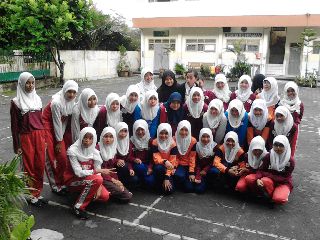 Arksm_'s tweet photo. @LBBteladan pleton putri SMP 1 Turi :) #Inipletongw #PRAYATA57 http://t.co/krJWoiUyUa