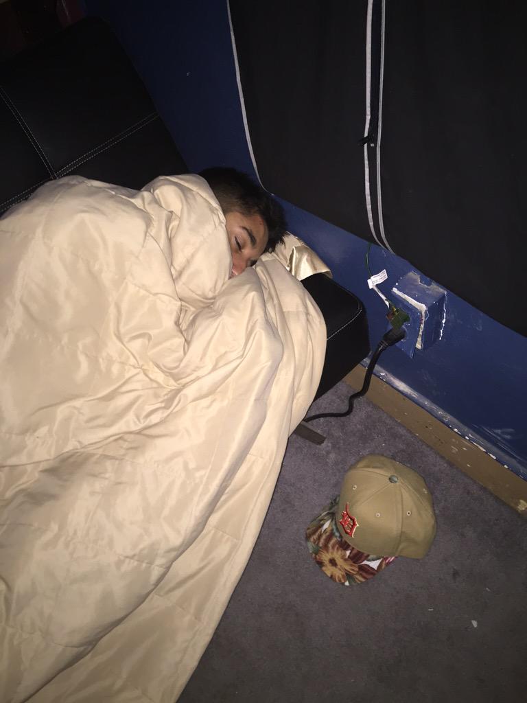 oxfall2k13's tweet photo. Resting up for a big night at skeeps http://t.co/84ePFydxm4