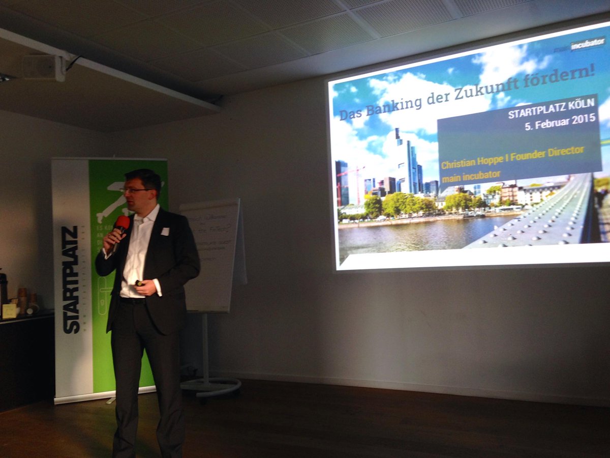 STARTPLATZ's tweet image. #ChristianHoppe von #MainIncubator. #CorporateIncubation angeschlossen an eine #Bank. #whatthefintech