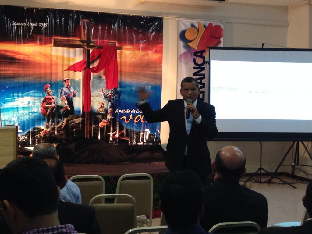 Jefferson_Alem7's tweet photo. O Presidente @JurandiReis agradecendo pelas vitórias dos Calebes...
Esse é o melhor ano!!! http://t.co/Qx1q0FUr9t