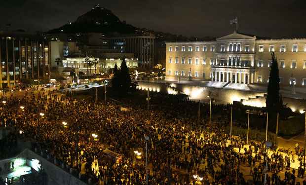 Antonioandet's tweet photo. Así nos defendemos de las políticas austericidas. #MadridSol #AtenasSyntagma #31E #5F #Lucha http://t.co/jl2nJVXad2
