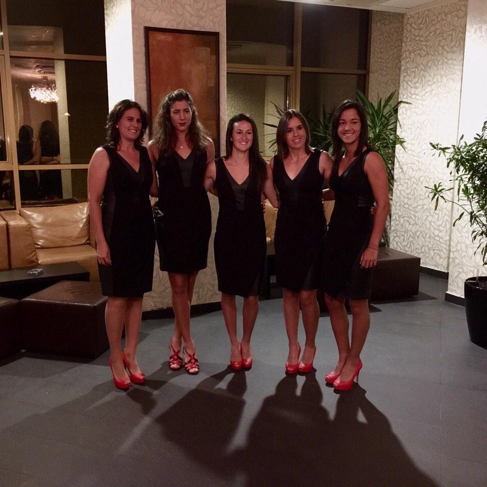 laraarrua's tweet photo. El team en la cena oficial // the team in the official dinner #FedCup http://t.co/yeXIsbndA7