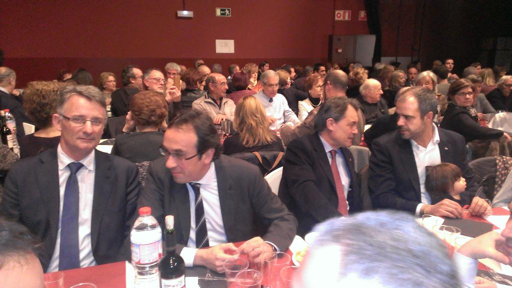 joanmorellc's tweet photo. Suport Miquel Buch, alcalde,presentació i sopar solidari. http://t.co/cDiu45tYVa