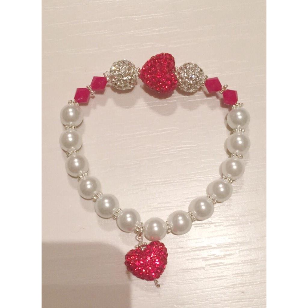 jinkksy's tweet image. I'm also going to be giving away a crystal and Swarovski bracelet 2moro Nite x RT X #giveaway #jewellery #fashion