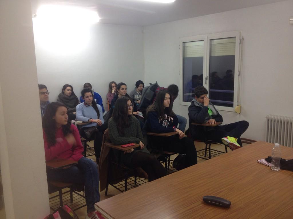 Rodolfoboudet's tweet photo. Hoy hemos tenido charla a cargo de Elisa Gris:"Antropometría del deportista" y "Alimentación e Hidratación" http://t.co/X73nhgjzYg