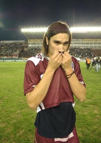 SentGranate's tweet photo. Seba Leto habló en ESPN Radio: "Me fui de muy chico y no pude disfrutar los buenos momentos que vivió Lanús" http://t.co/9LNGLlHqwH