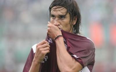 SentGranate's tweet photo. Seba Leto: "Me fui de Lanús con una cancha y un alambrado de fondo y me encontré con una institución impresionante” http://t.co/p3TZusCuEK