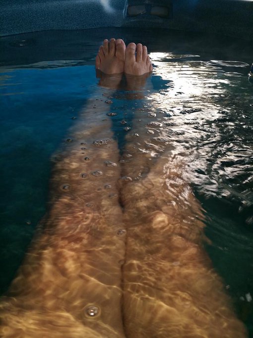 Love a nice hottub in the beautiful California sunset! http://t.co/TK9uXZovOZ<a href="/tag/happyhumpday"class="tags"><span>#happyhumpday</span></a><a href="/tag/naturalbeauty"class="tags"><span>#naturalbeauty</span></a><a href="/tag/porn"class="tags"><span>#porn</span></a><a href="/tag/fetish"class="tags"><span>#fetish</span></a><a href="/tag/curvesfordays"class="tags"><span>#curvesfordays</span></a>